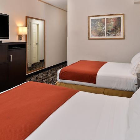 Holiday Inn Express & Suites Tacoma South - Lakewood By Ihg Экстерьер фото