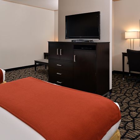 Holiday Inn Express & Suites Tacoma South - Lakewood By Ihg Экстерьер фото