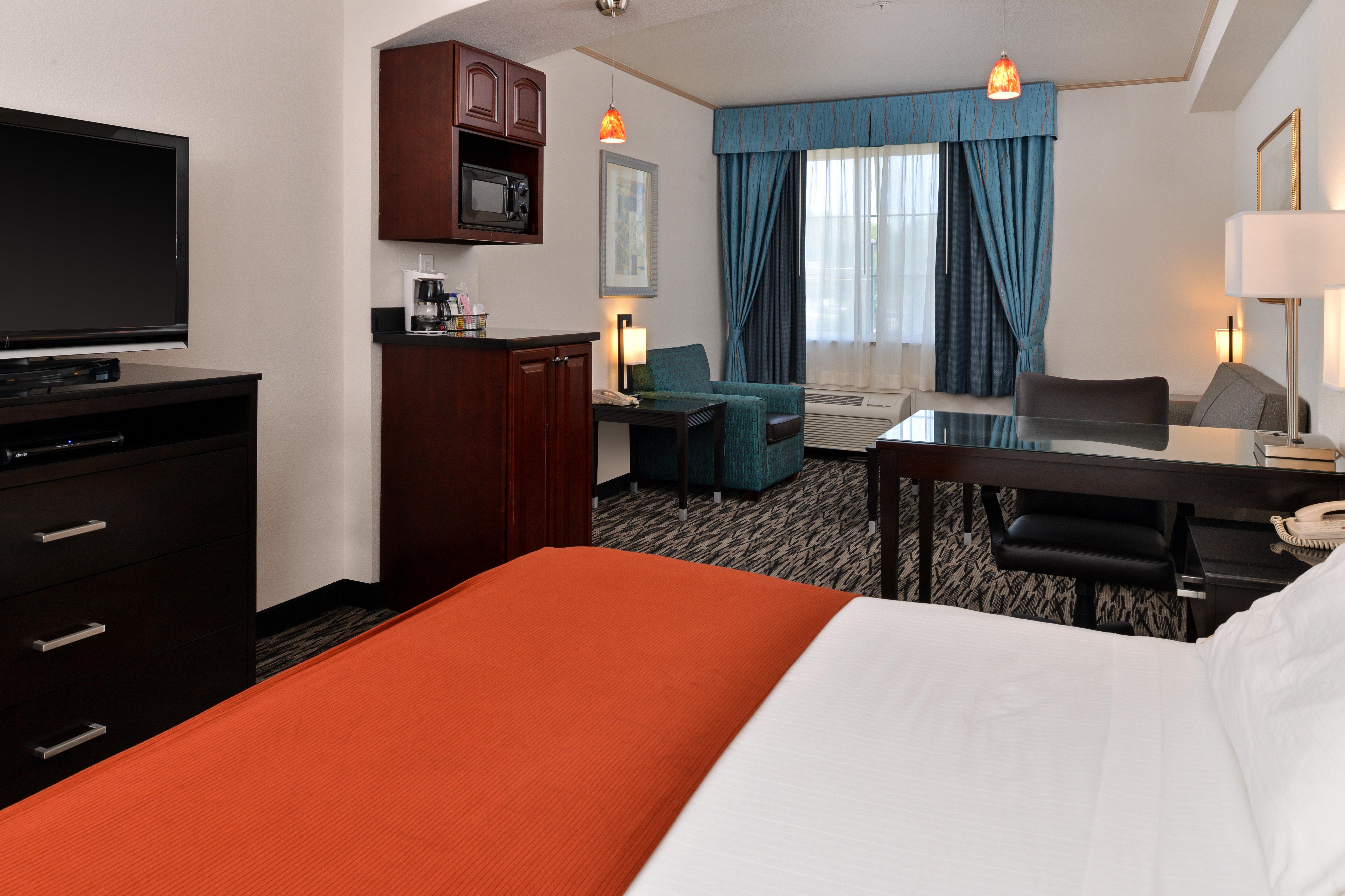 Holiday Inn Express & Suites Tacoma South - Lakewood By Ihg Экстерьер фото