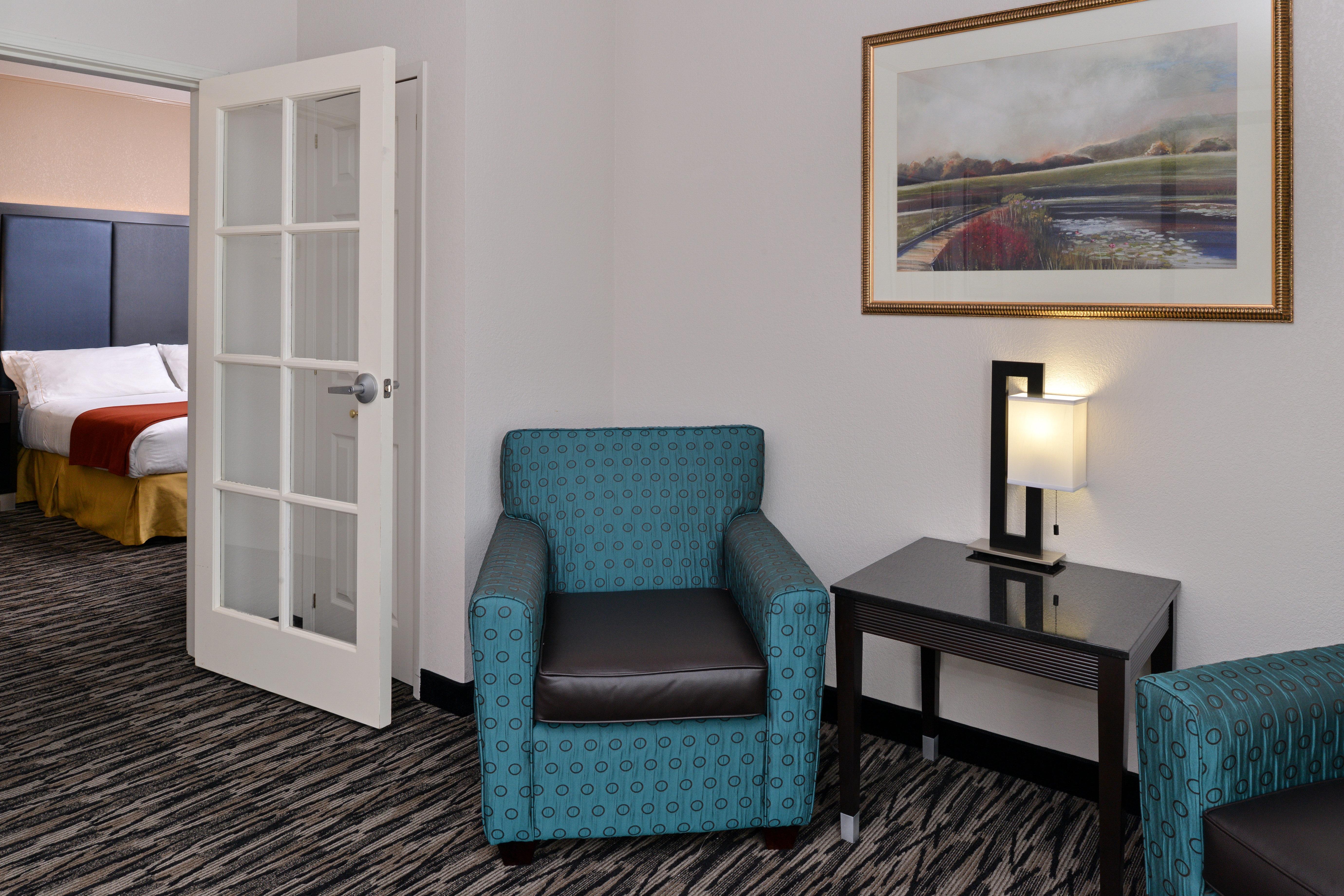 Holiday Inn Express & Suites Tacoma South - Lakewood By Ihg Экстерьер фото