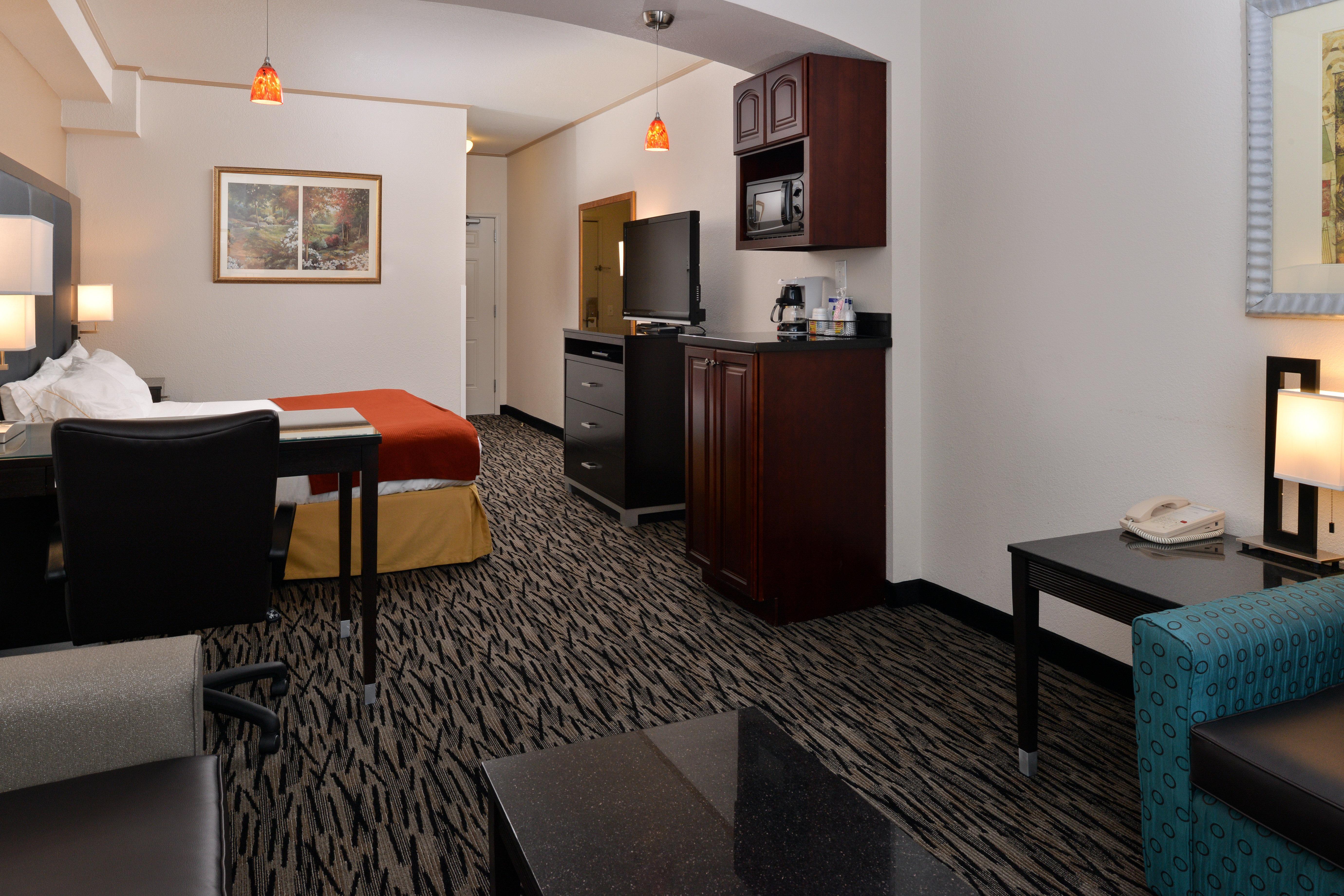 Holiday Inn Express & Suites Tacoma South - Lakewood By Ihg Экстерьер фото