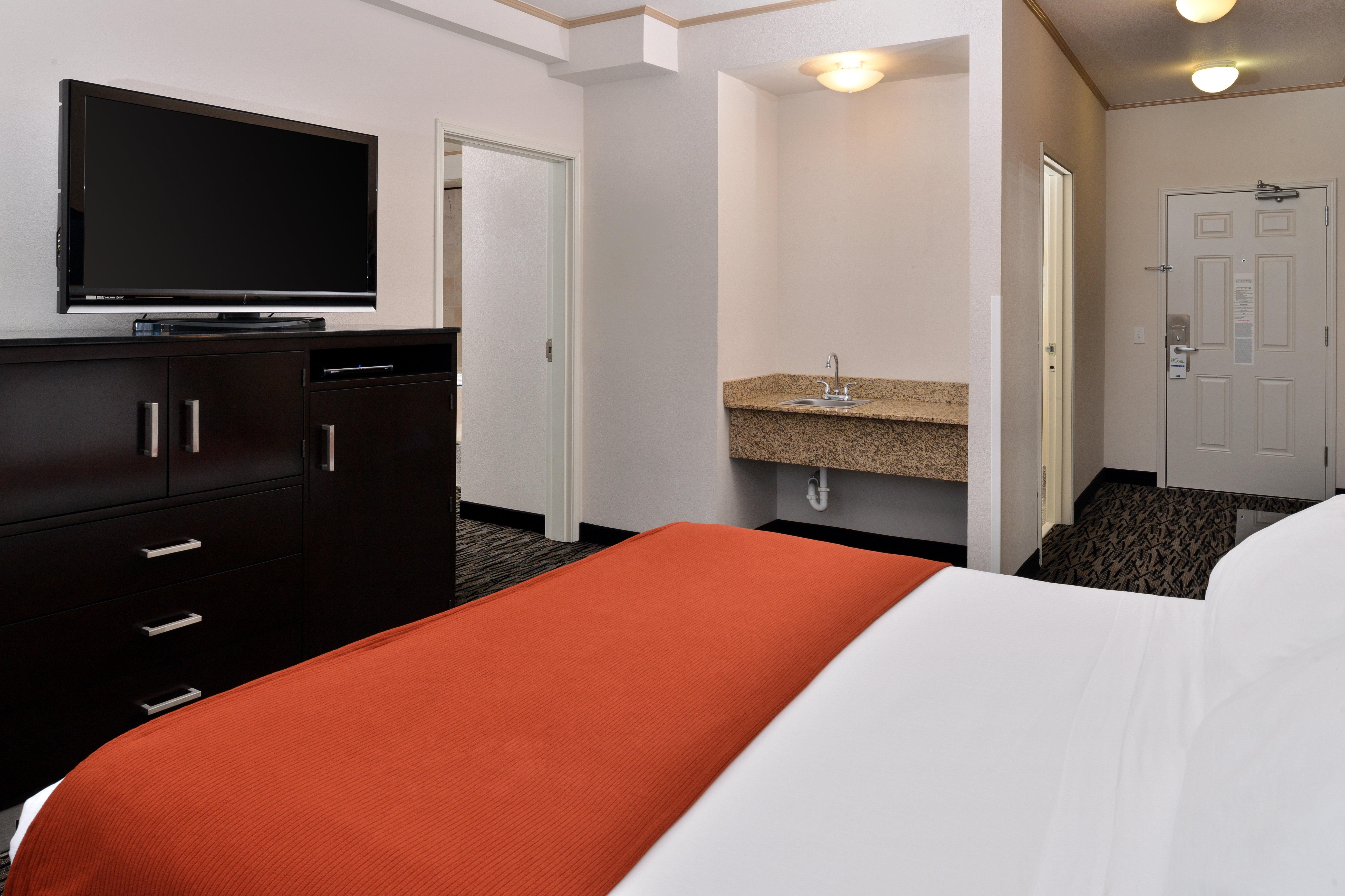 Holiday Inn Express & Suites Tacoma South - Lakewood By Ihg Экстерьер фото