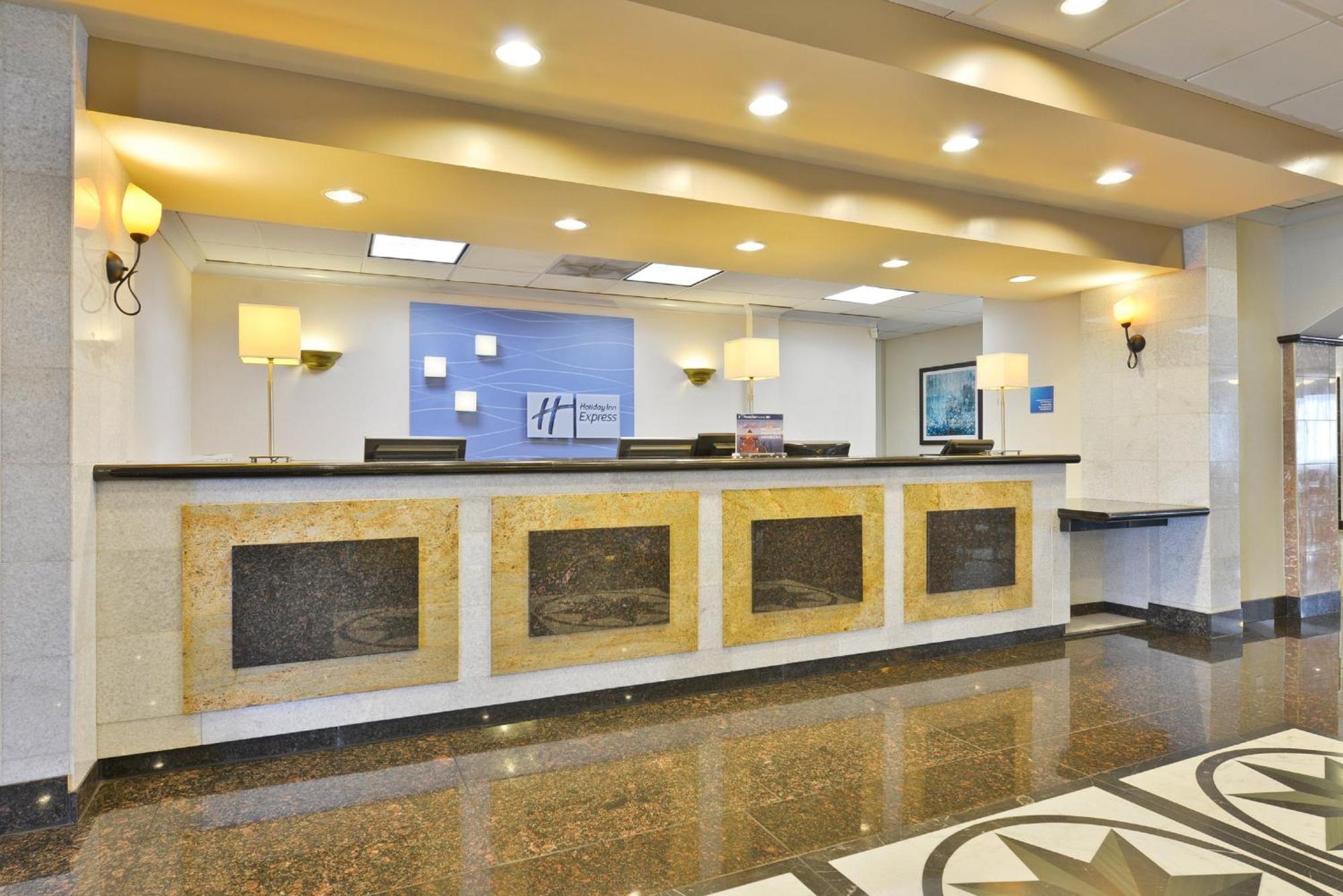 Holiday Inn Express & Suites Tacoma South - Lakewood By Ihg Экстерьер фото