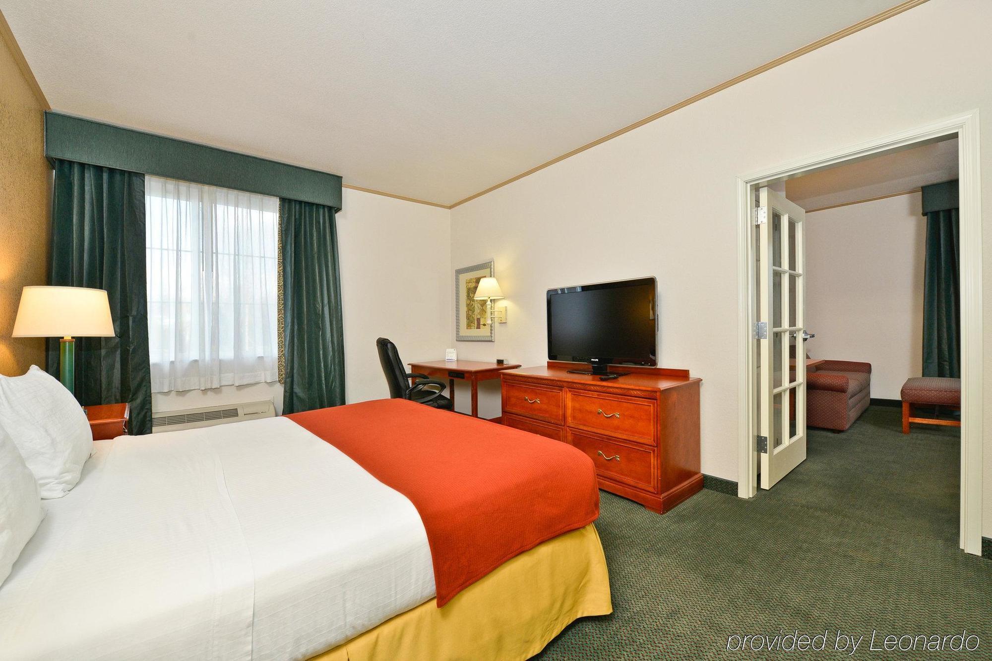 Holiday Inn Express & Suites Tacoma South - Lakewood By Ihg Экстерьер фото