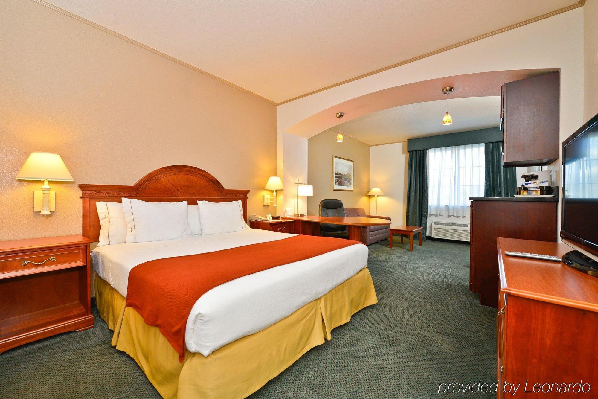 Holiday Inn Express & Suites Tacoma South - Lakewood, An Ihg Hotel Экстерьер фото