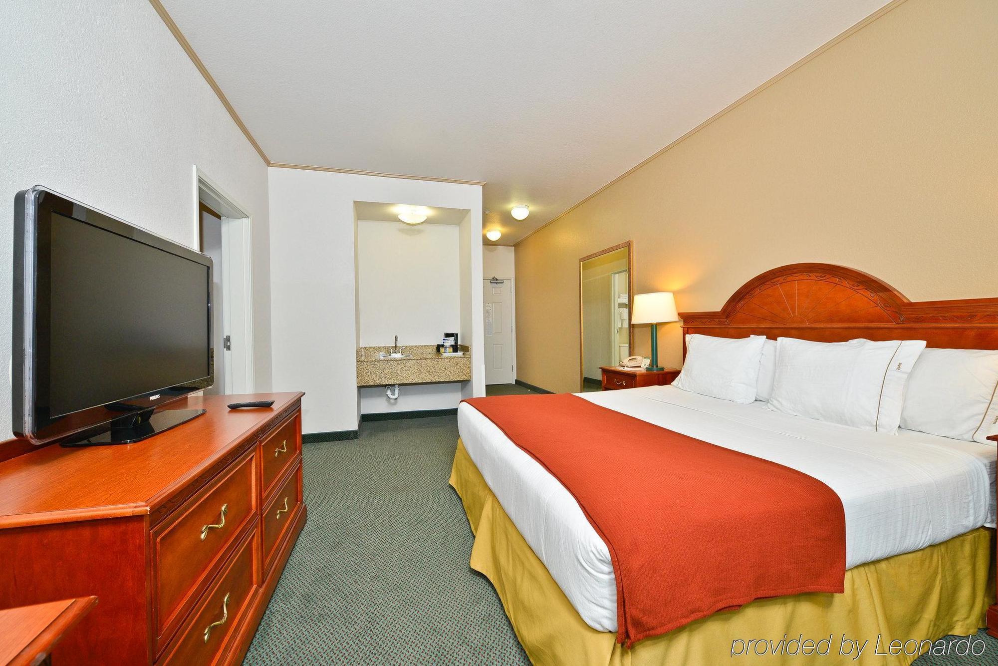 Holiday Inn Express & Suites Tacoma South - Lakewood By Ihg Экстерьер фото