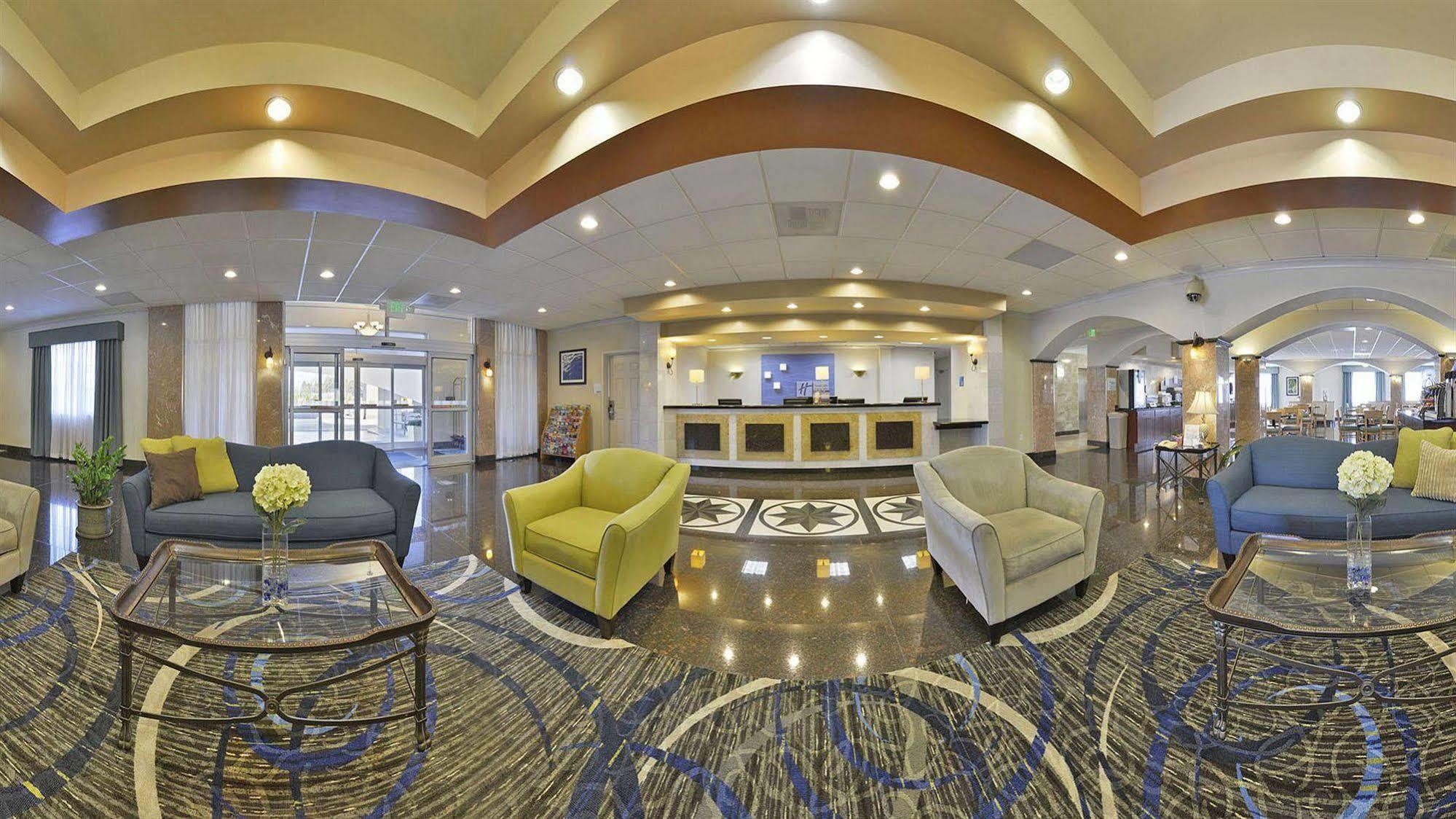 Holiday Inn Express & Suites Tacoma South - Lakewood By Ihg Экстерьер фото