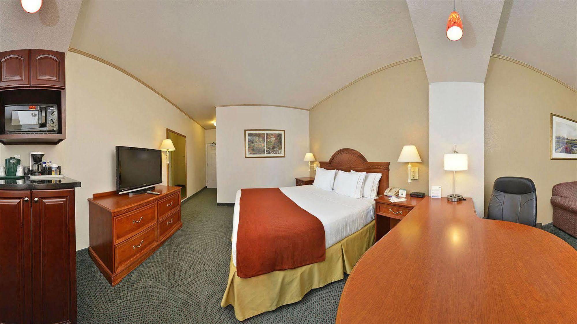 Holiday Inn Express & Suites Tacoma South - Lakewood By Ihg Экстерьер фото