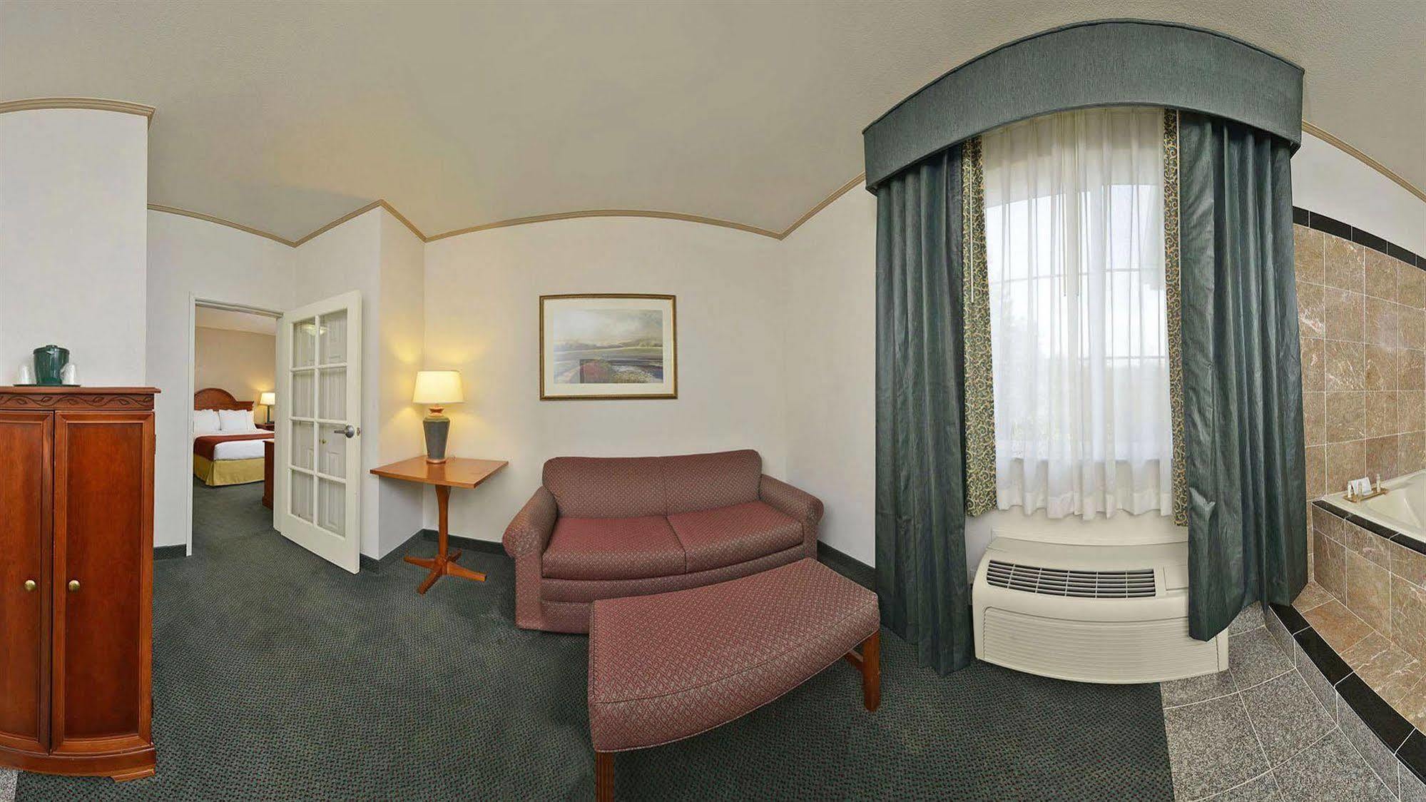 Holiday Inn Express & Suites Tacoma South - Lakewood By Ihg Экстерьер фото