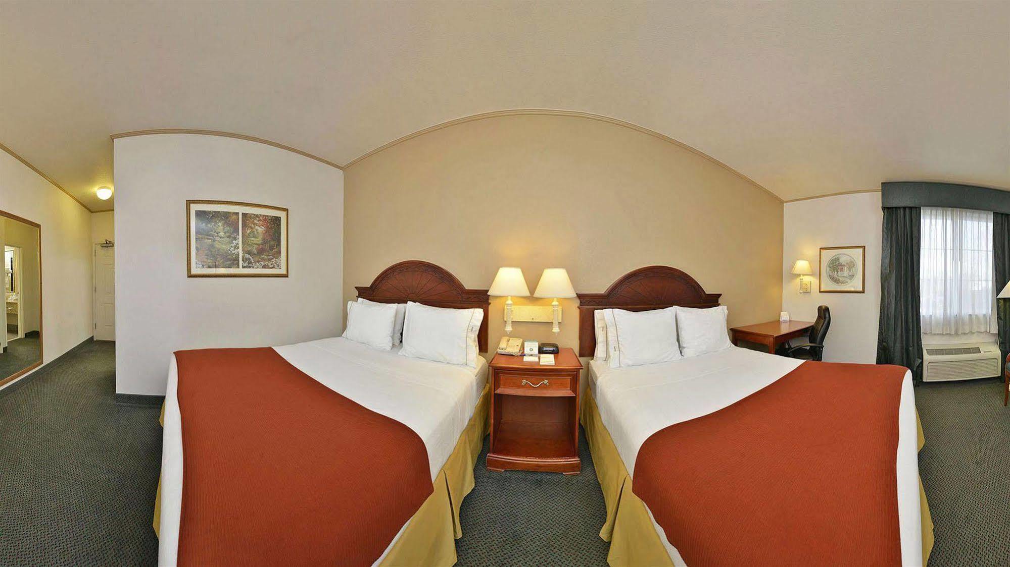 Holiday Inn Express & Suites Tacoma South - Lakewood By Ihg Экстерьер фото